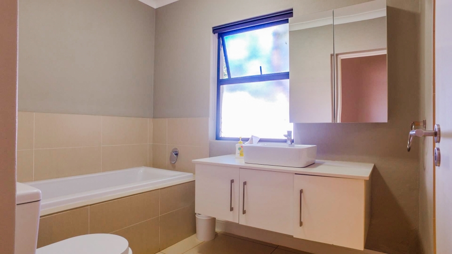 5 Bedroom Property for Sale in The Coves North West